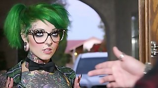Extraordinary whore with green hair Sydnee Vicious gives her head and gets her twat rammed